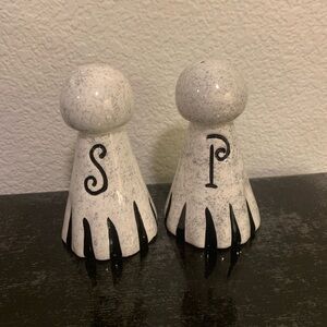 Disney Black/White Sculpted Ceramic NightmareBeforeChristmas Salt/Pepper Shakers